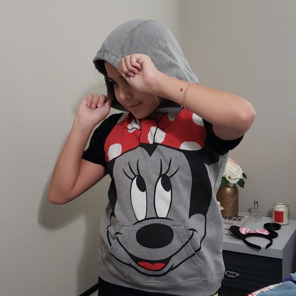 Minnie Mouse Sleeveless Hoodie - Picture 2 of 6